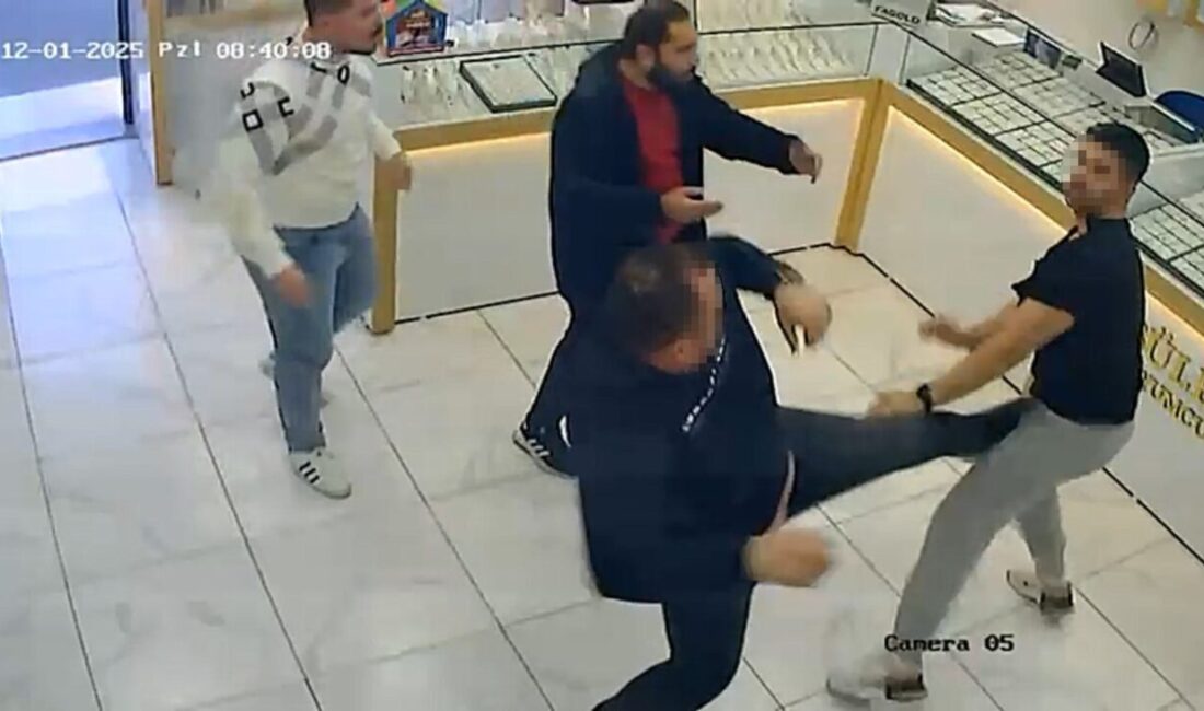 Menderes ilçesindeki bir kuyumcuda müşteri nedeniyle çıkan tartışma, kuyumcular arasında