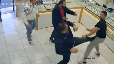 Menderes ilçesindeki bir kuyumcuda müşteri nedeniyle çıkan tartışma, kuyumcular arasında