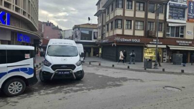 Balıkesir’de bulunan bir kuyumcu, işyeri kapalıyken kimliği belirsiz kişi ya