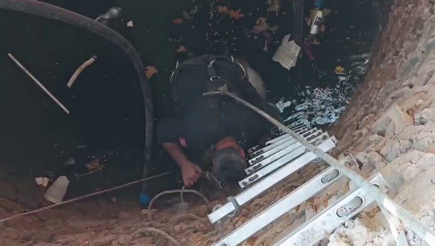 Adıyaman’da, Yeni Sanayi Mahallesi’nde bir su kuyusuna düşen bir keçi,