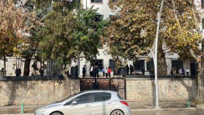 Kocaeli’nin İzmit ilçesinde bulunan Mimar Sinan Anadolu Lisesi’nde öğrenim gören