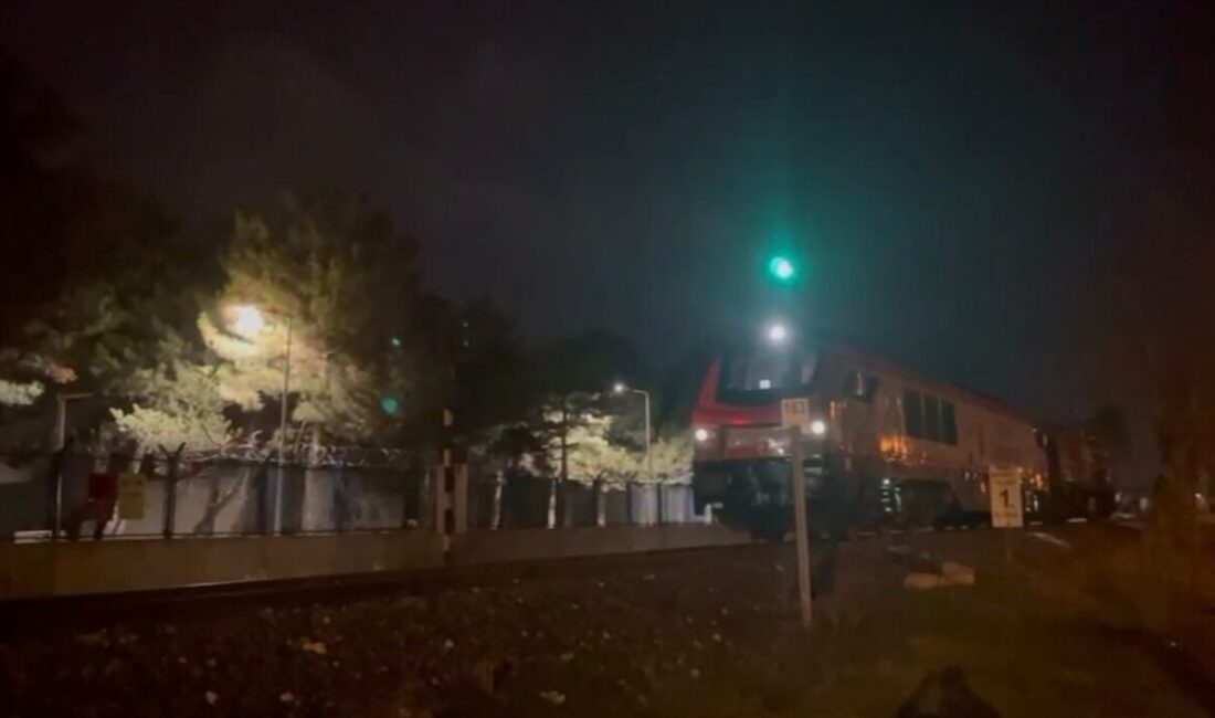 Afyonkarahisar’da 16 yaşındaki bir çocuk, rayların arasından karşıya geçmeye çalışırken