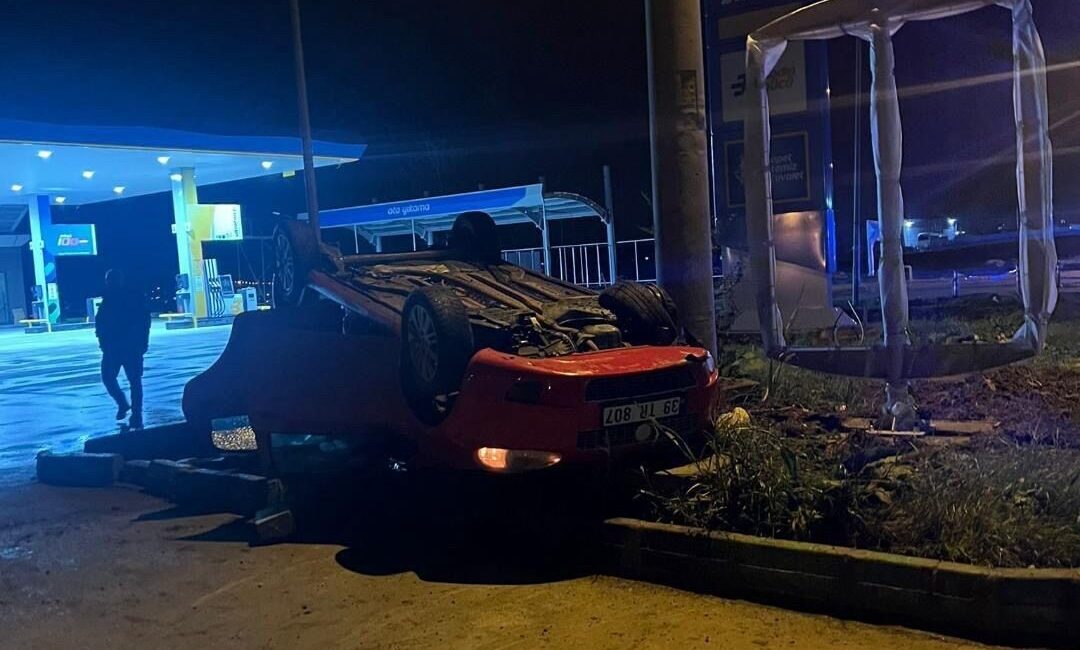 Lüleburgaz ilçesine bağlı üniversite bölgesinde meydana gelen bir trafik kazasında,