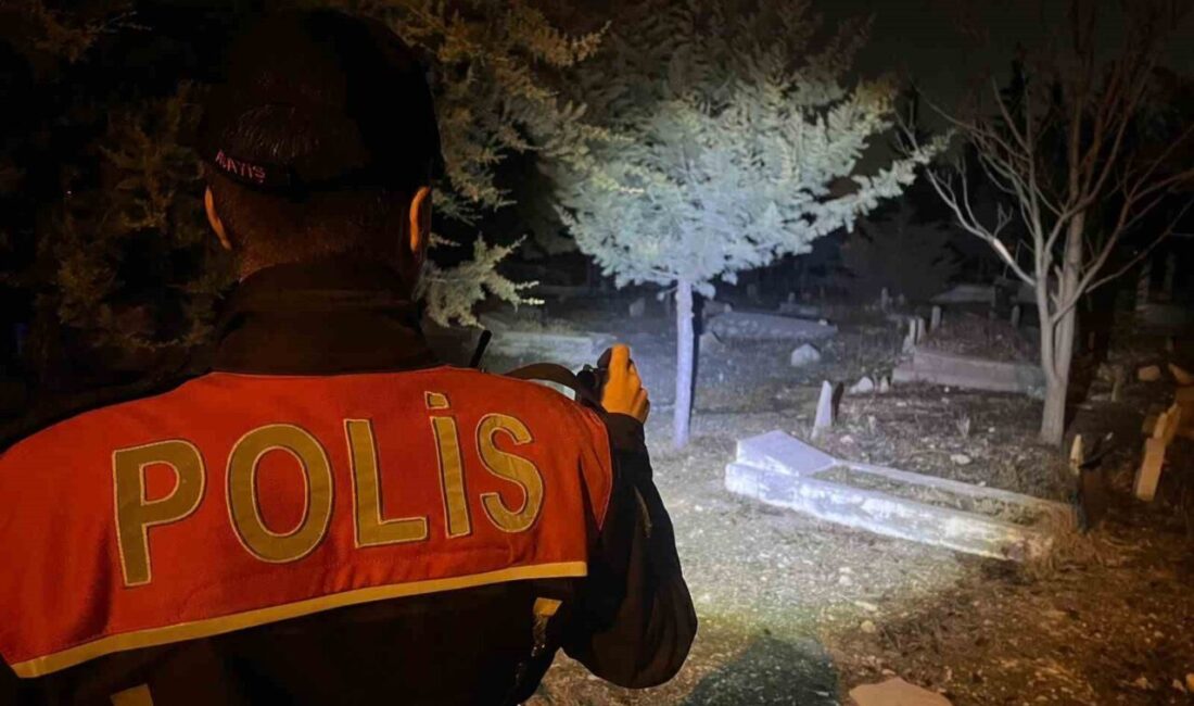 Malatya’da polis ekipleri, kent genelinde denetimleri sıkılaştırdı. Özellikle mezarlık ve