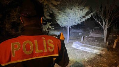 Malatya’da polis ekipleri, kent genelinde denetimleri sıkılaştırdı. Özellikle mezarlık ve