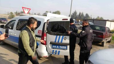 Malatya’da polis ekipleri tarafından yaşanan kovalamaca sonucunda, Sivas’tan çaldıkları otomobille