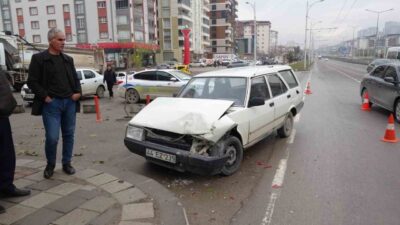 Malatya’da meydana gelen trafik kazasında 2 otomobil çarpıştı ve 2