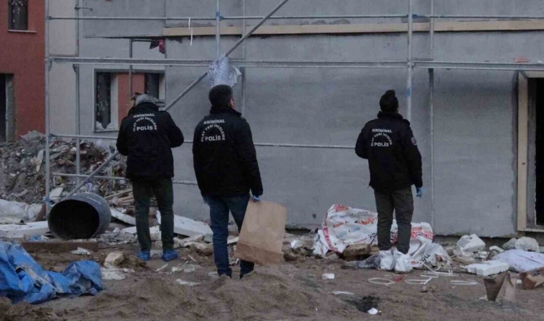 Malatya’da altı katlı bir binanın inşaatında çalışan bir işçi, çatıdan