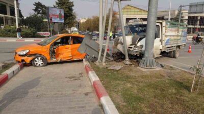 Malatya’da, bir ticari taksi ile kamyonetin karıştığı trafik kazasında 2
