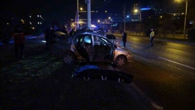 Malatya’da bir otomobil, sürücüsünün kontrolünden çıkarak trambüs direğine çarptı. Kazada