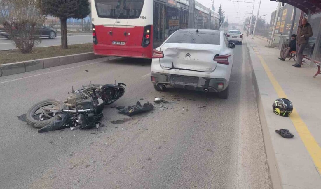 Malatya’da meydana gelen bir trafik kazasında, motosiklet ile çarpışan bir
