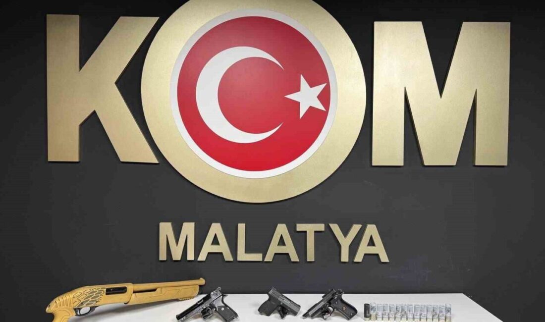 Malatya’da, İl Emniyet Müdürlüğü ekipleri tarafından gerçekleştirilen operasyonda ruhsatsız silah