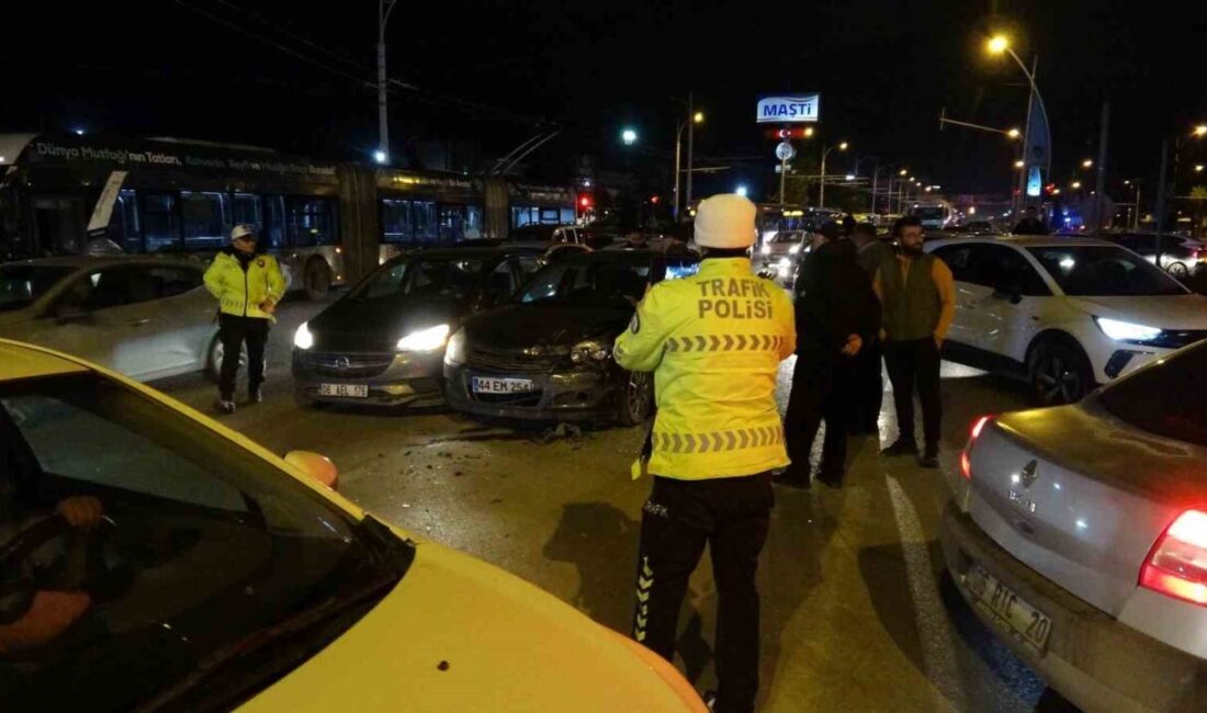 Malatya’da meydana gelen trafik kazasında üç araç birbiriyle çarpıştı ve