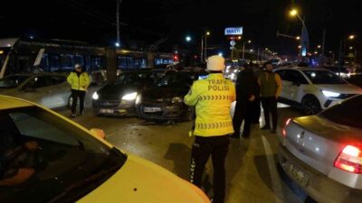 Malatya’da meydana gelen trafik kazasında üç araç birbiriyle çarpıştı ve