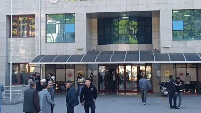 Manavgat Belediyesi’nde yolsuzluk iddialarını inceleyen mahkemede tutuksuz yargılanan eski Toros
