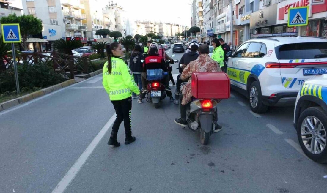 Manavgat ilçesinde trafik ekipleri tarafından yapılan denetimlerde 895 motosiklet kontrol