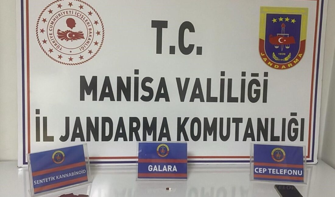 Manisa’nın Salihli ilçesinde jandarma ekipleri, sokak satıcılarına yönelik gerçekleştirilen operasyonda