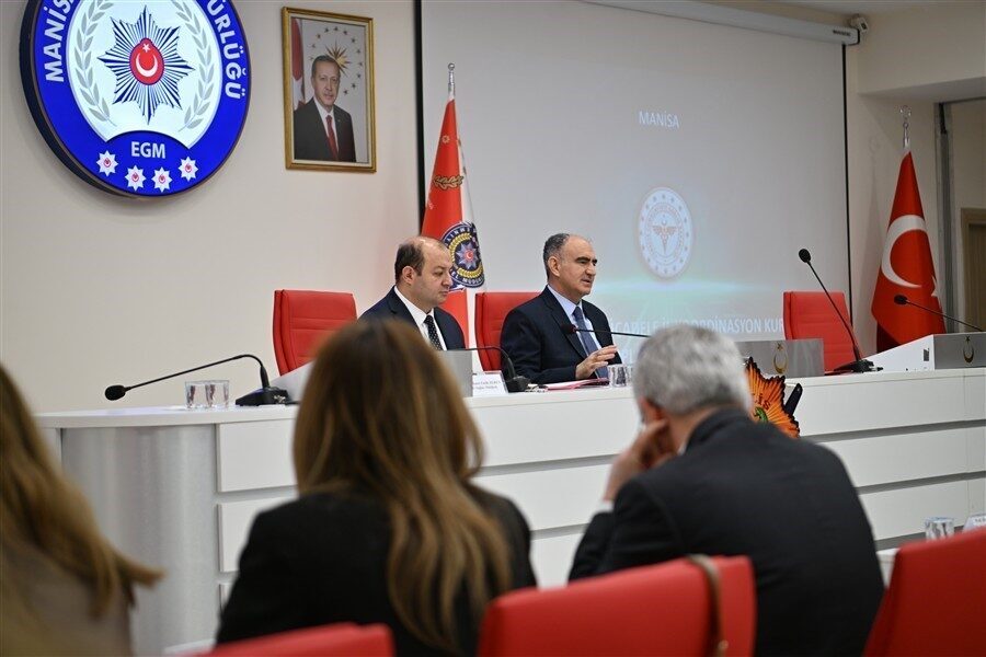 Manisa Valisi Vahdettin Özkan, bağımlılıkla mücadelede başarının; önleyici faaliyetler, farkındalık