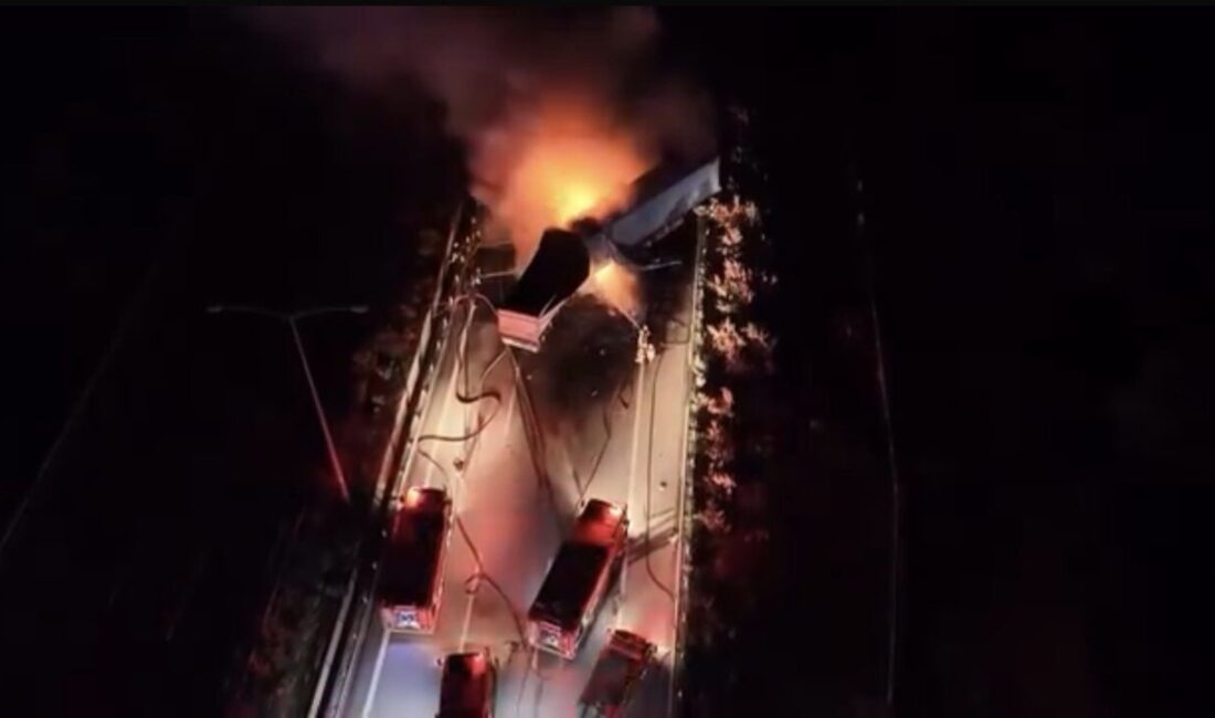 Turgutlu ilçesinde bulunan İzmir-İstanbul Otoyolu’nda meydana gelen kazada, iki tır