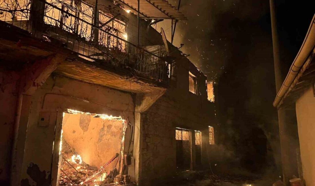 Manisa’nın Gördes ilçesindeki yangın faciasında, 5 eve sıçrayan yangında bir