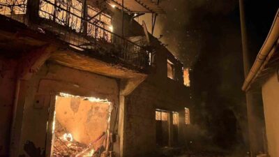Manisa’nın Gördes ilçesindeki yangın faciasında, 5 eve sıçrayan yangında bir