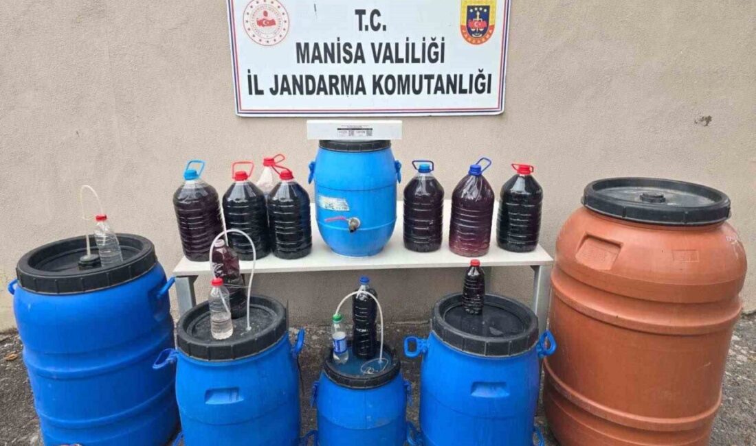 Jandarma, Manisa’nın Akhisar ilçesinde gerçekleştirdiği operasyonda sahte içki üretimi ve