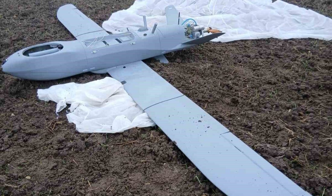 Manyas ilçesine bağlı Salur Mahallesi’nde bir insansız hava aracı (İHA)