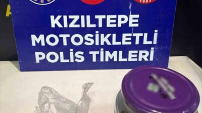 Mardin’de polis ekipleri tarafından durdurulan bir araçta 51,60 gram esrar
