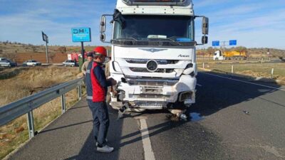 Mardin ile Diyarbakır arasındaki karayolunda meydana gelen trafik kazasında, bir