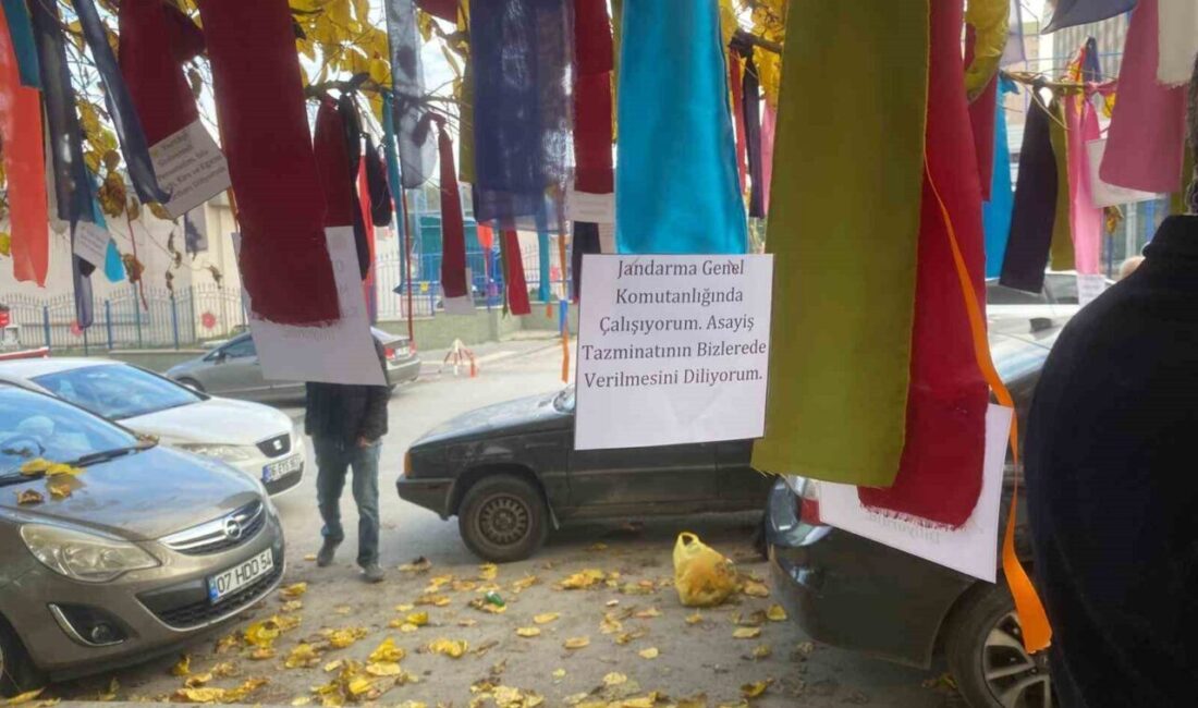 Devlet Memurları Konfederasyonu, Çalışma ve Sosyal Güvenlik Bakanlığı önünde gerçekleştirdiği