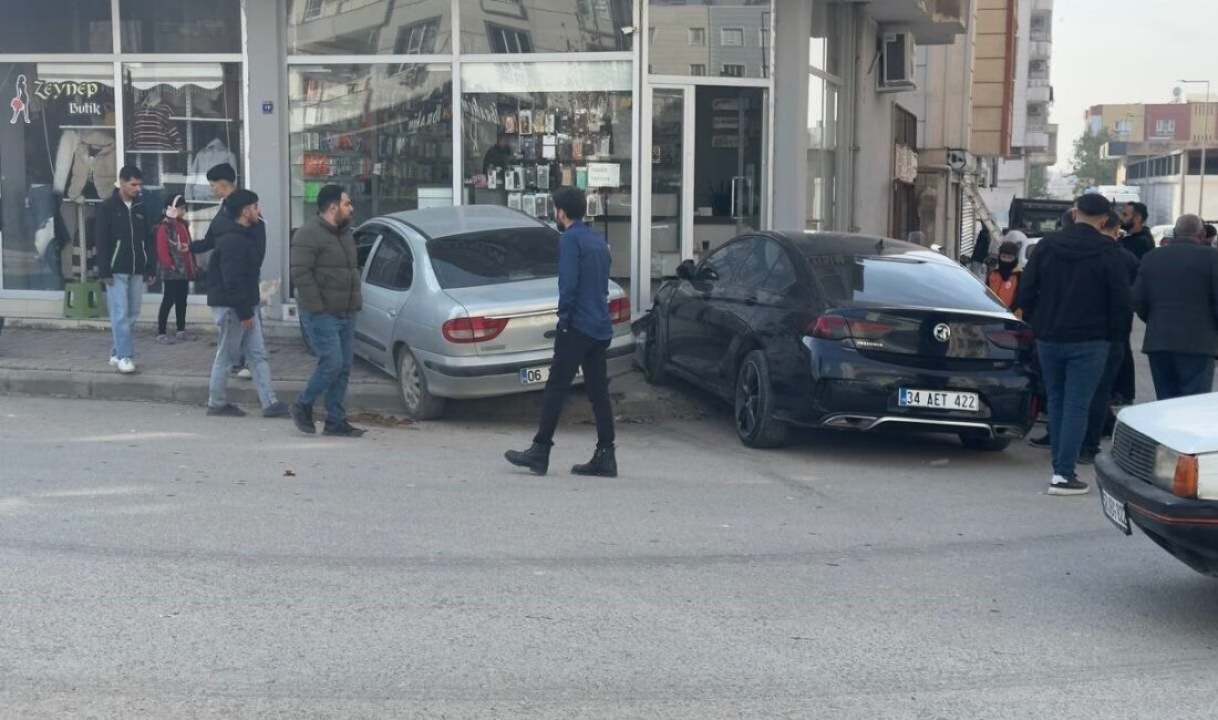 Şanlıurfa’nın Ceylanpınar ilçesinde meydana gelen trafik kazasında, çarpışmanın ardından kontrolden