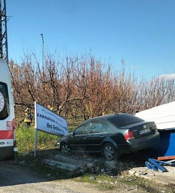 Mut ilçesinde meydana gelen trafik kazasında sürücüsü direksiyon hakimiyetini kaybeden