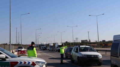 Mersin İl Jandarma Komutanlığı’na bağlı Otoyol Jandarması ekipleri, vatandaşların güvenli