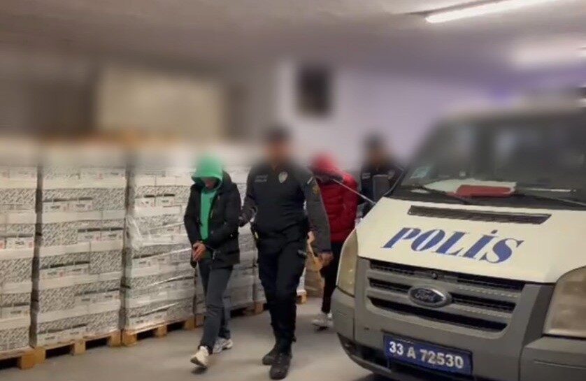 Mersin’de gerçekleştirilen operasyonda yasa dışı bahis faaliyetleri şüphelilerine karşı yapılan