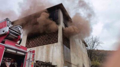 İnegöl ilçesinde bulunan 2 katlı bir apartmanın birinci katında bulunan