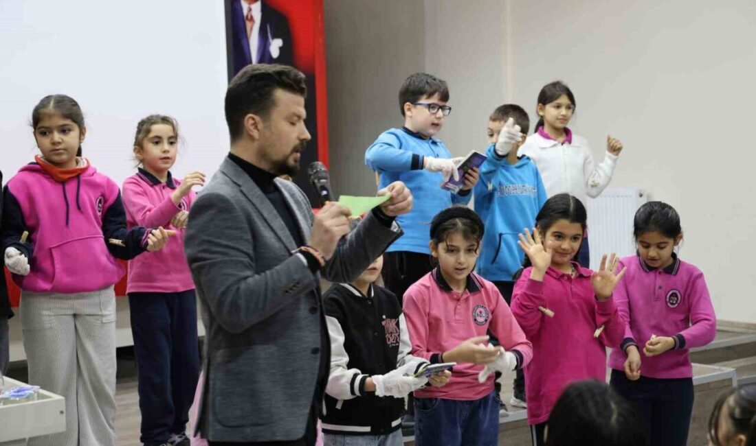 Kırşehir’de bir matematik öğretmeni, mezun olduğu Cumhuriyet İlköğretim Okulu’nda düzenlenen