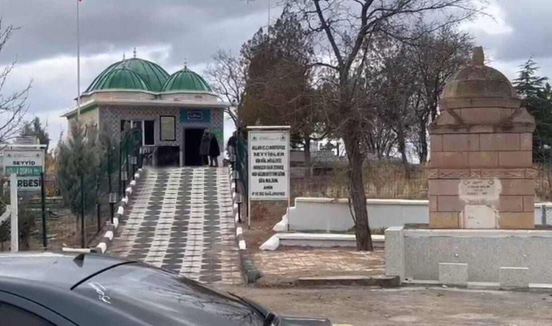 Yozgat–Ankara yolu üzerinde  Yerköy’e yaklaşık 15 kilometre mesafede bulunan Molla