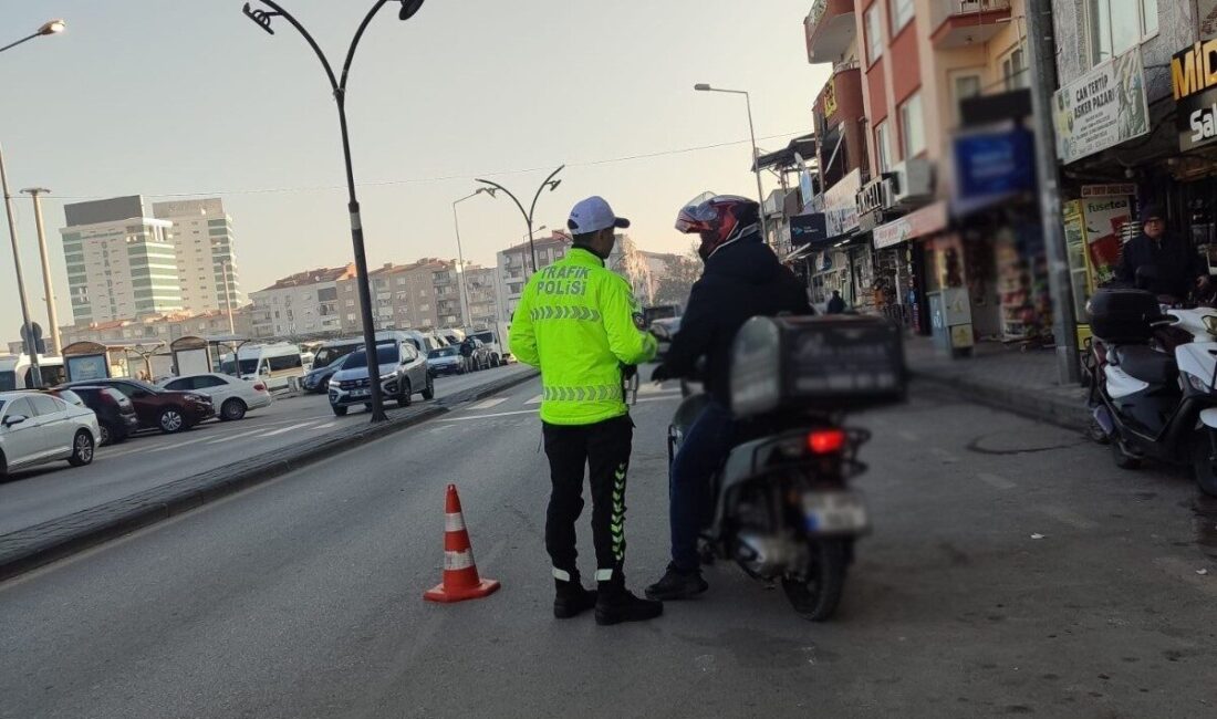 Manisa’da yapılan motosiklet ve motorlu bisiklet denetimlerinde 1.874 araç kontrol