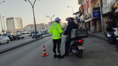 Manisa’da yapılan motosiklet ve motorlu bisiklet denetimlerinde 1.874 araç kontrol