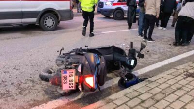 Bursa’nın İnegöl ilçesinde, bir motosiklet sürücüsü karşıdan karşıya geçmeye çalışan