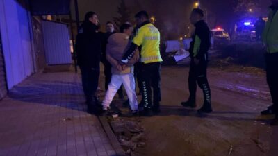 Bursa’nın İnegöl ilçesinde trafik polisleri tarafından durdurulan alkollü sürücü ve