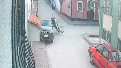 Eskişehir’de, motosiklete çarpan araç hız kesmeden olay yerinden kaçtı. Güvenlik