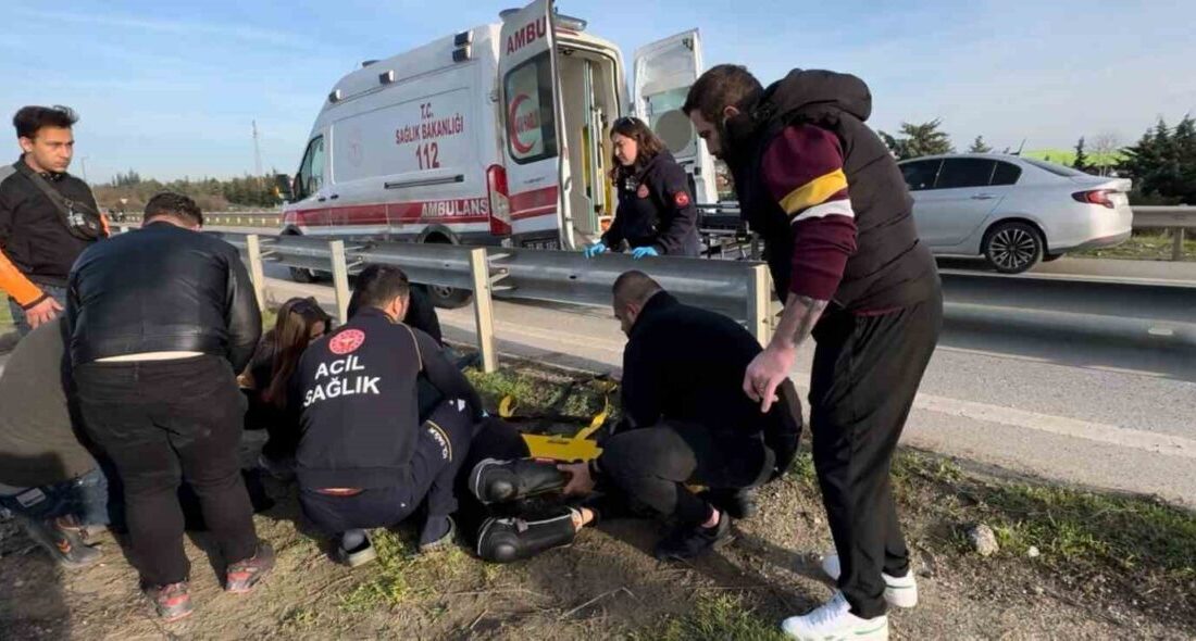 Edirne’de, bariyerlere çarpan bir motosiklet sürücüsü olan üniversite öğrencisi ağır