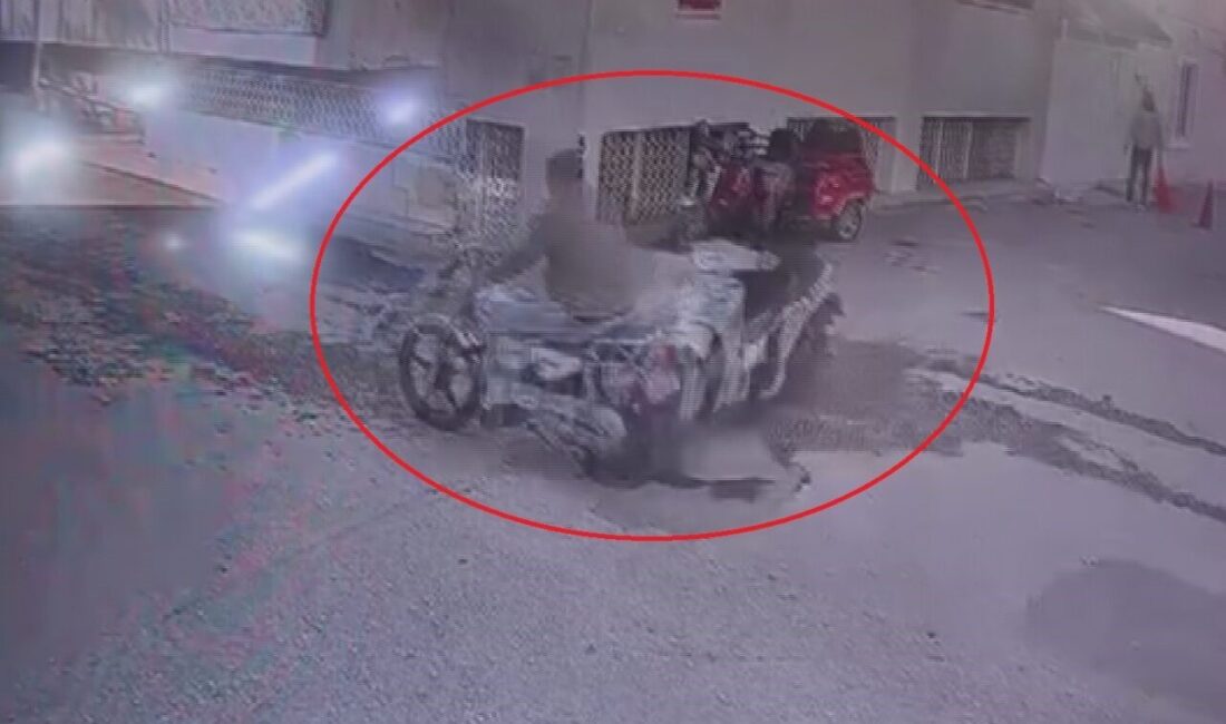 Reyhanlı ilçesinde yaşanan bir olayda, güvenlik kameralarına yansıyan iki motosikletin