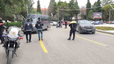 Muğla İl Emniyet Müdürlüğü’nün ekipleri, yılbaşı tedbirleri kapsamında Cumhuriyet Meydanı