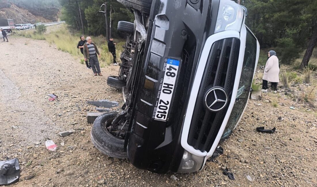 Muğla’nın Fethiye ilçesinde meydana gelen trafik kazasında yağış nedeniyle kayganlaşan