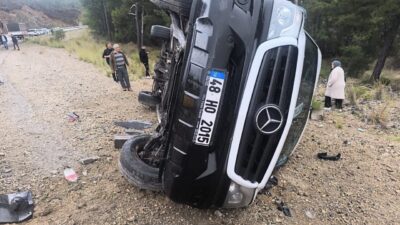 Muğla’nın Fethiye ilçesinde meydana gelen trafik kazasında yağış nedeniyle kayganlaşan
