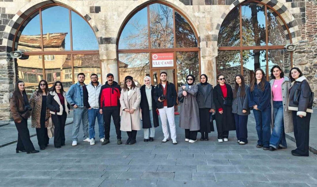 Muş’ta fotoğrafçılık kursuna katılan üniversite öğrencileri, teorik bilgilerini pratiğe dönüştürmek