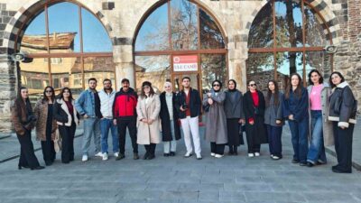 Muş’ta fotoğrafçılık kursuna katılan üniversite öğrencileri, teorik bilgilerini pratiğe dönüştürmek