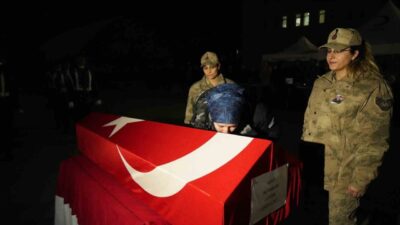 Muş’un Korkut ilçesinde Jandarma Komutanı Üsteğmen Ali Kablan, makam odasında